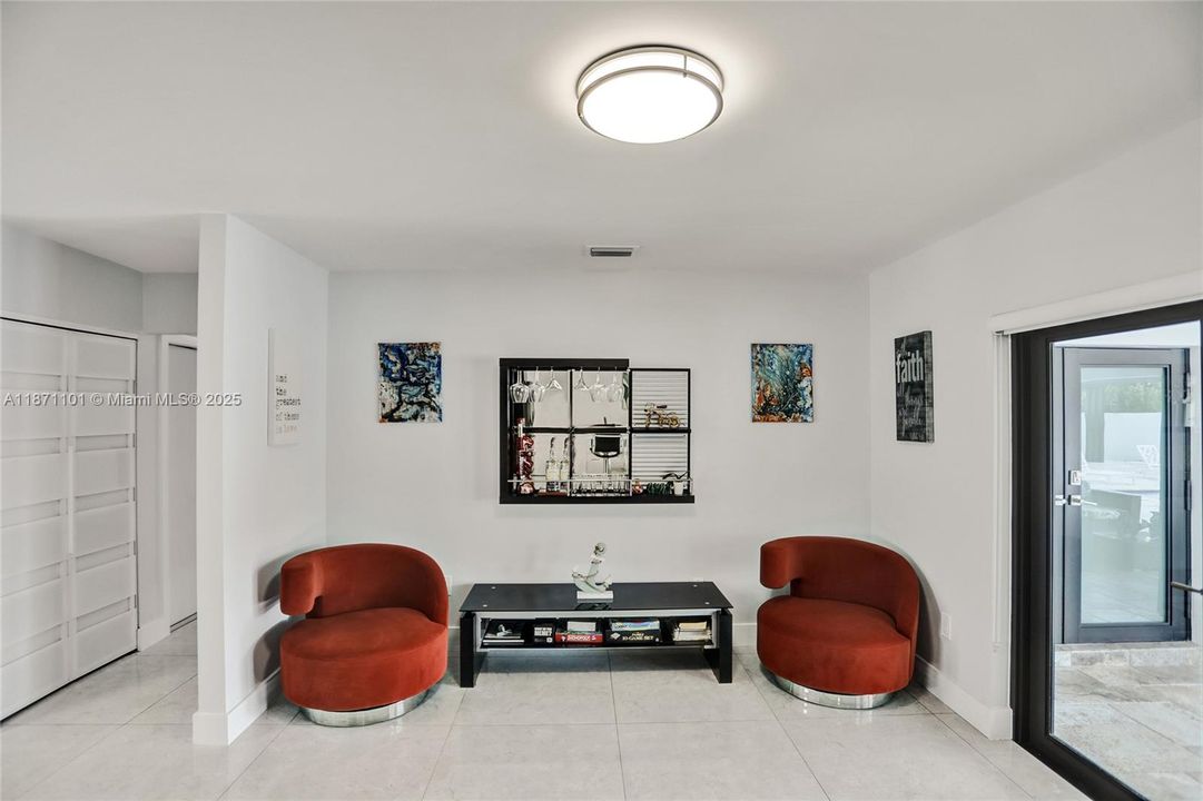 В аренду: $12,500 (6 спален, 4 ванн, 3499 Квадратных фут)