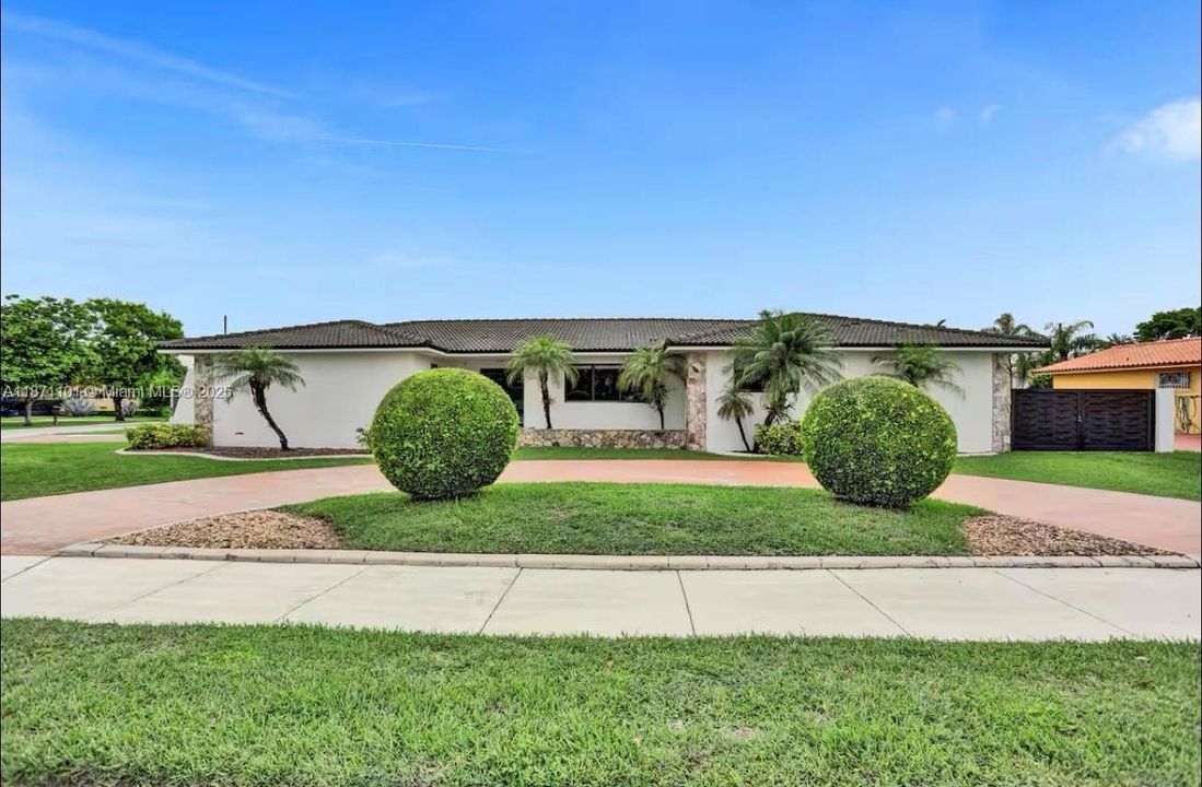 В аренду: $12,500 (6 спален, 4 ванн, 3499 Квадратных фут)