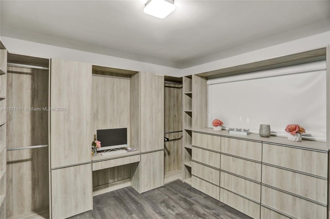 В аренду: $12,500 (6 спален, 4 ванн, 3499 Квадратных фут)