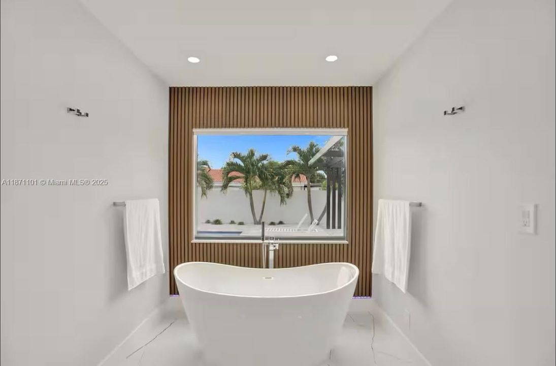 В аренду: $12,500 (6 спален, 4 ванн, 3499 Квадратных фут)