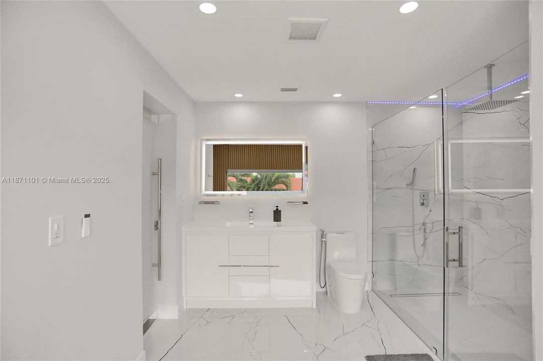 В аренду: $12,500 (6 спален, 4 ванн, 3499 Квадратных фут)