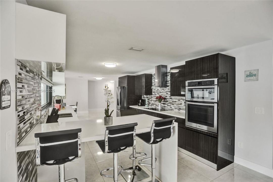 В аренду: $12,500 (6 спален, 4 ванн, 3499 Квадратных фут)