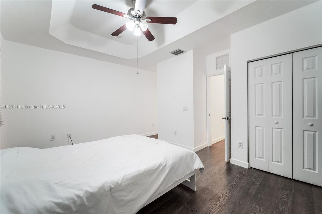 For Sale: $275,000 (2 beds, 2 baths, 1290 Square Feet)