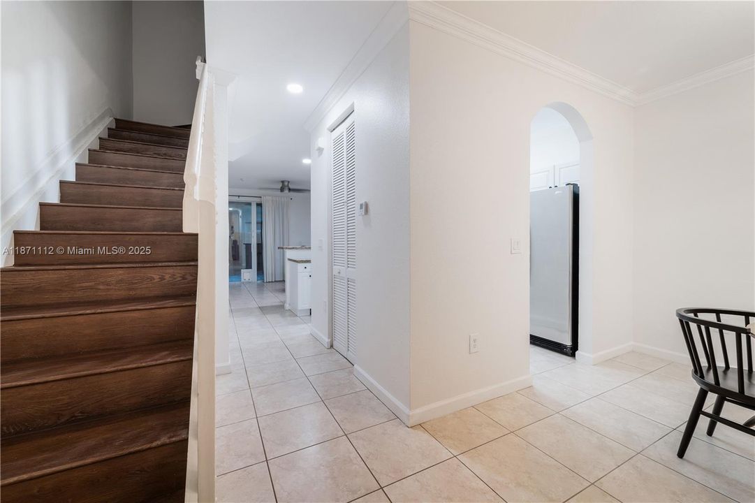 For Sale: $275,000 (2 beds, 2 baths, 1290 Square Feet)