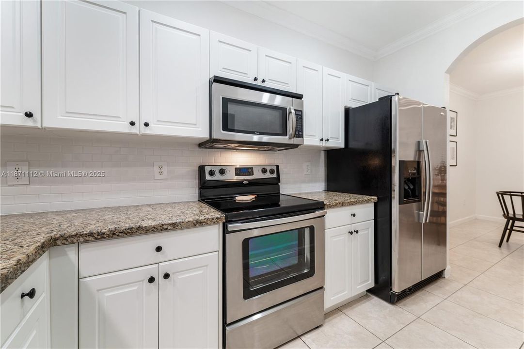 For Sale: $275,000 (2 beds, 2 baths, 1290 Square Feet)