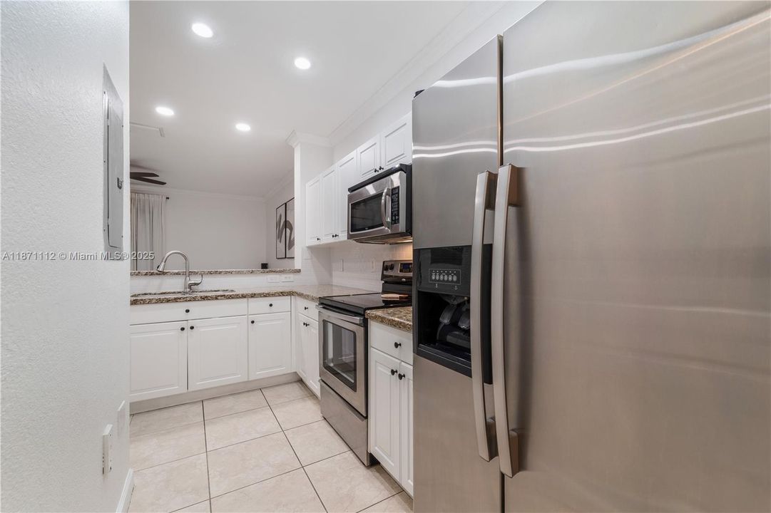 For Sale: $275,000 (2 beds, 2 baths, 1290 Square Feet)