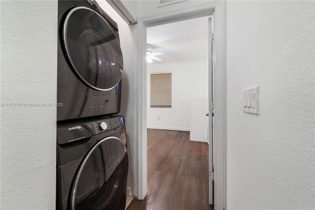 For Sale: $275,000 (2 beds, 2 baths, 1290 Square Feet)