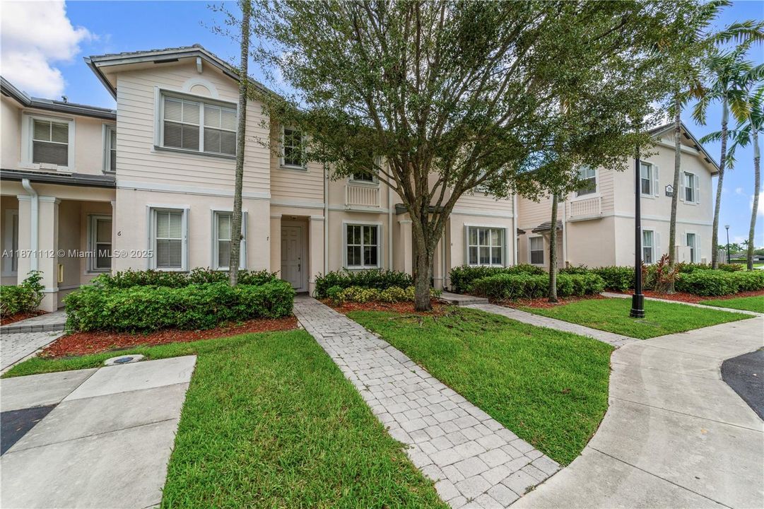 For Sale: $275,000 (2 beds, 2 baths, 1290 Square Feet)