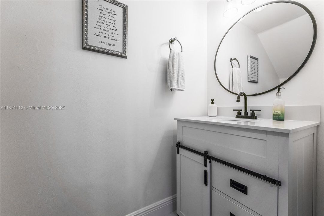 For Sale: $275,000 (2 beds, 2 baths, 1290 Square Feet)