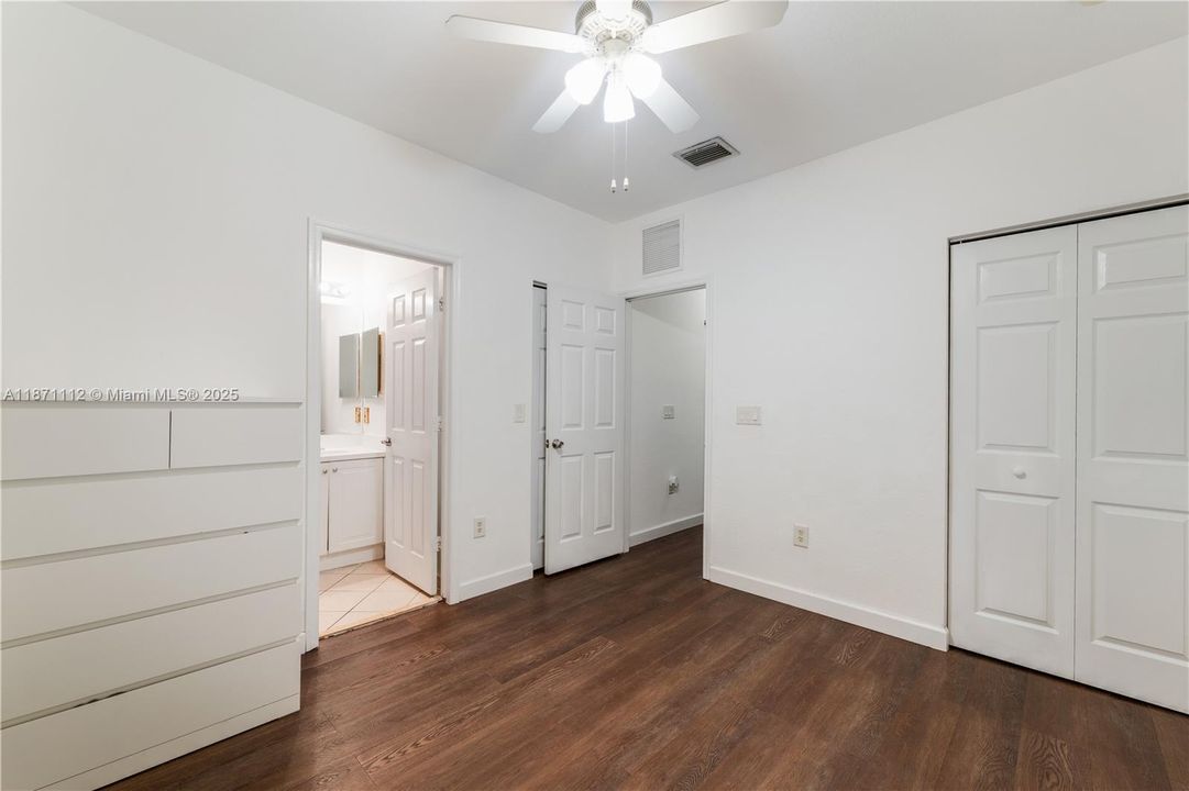 For Sale: $275,000 (2 beds, 2 baths, 1290 Square Feet)
