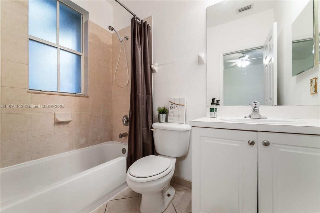 For Sale: $275,000 (2 beds, 2 baths, 1290 Square Feet)