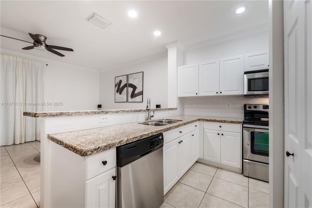 For Sale: $275,000 (2 beds, 2 baths, 1290 Square Feet)