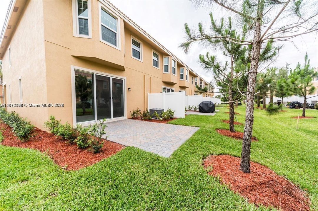 Recently Rented: $2,600 (3 beds, 2 baths, 1622 Square Feet)