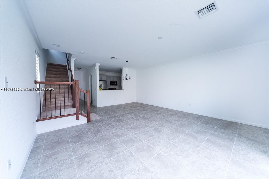 Recently Rented: $2,600 (3 beds, 2 baths, 1622 Square Feet)