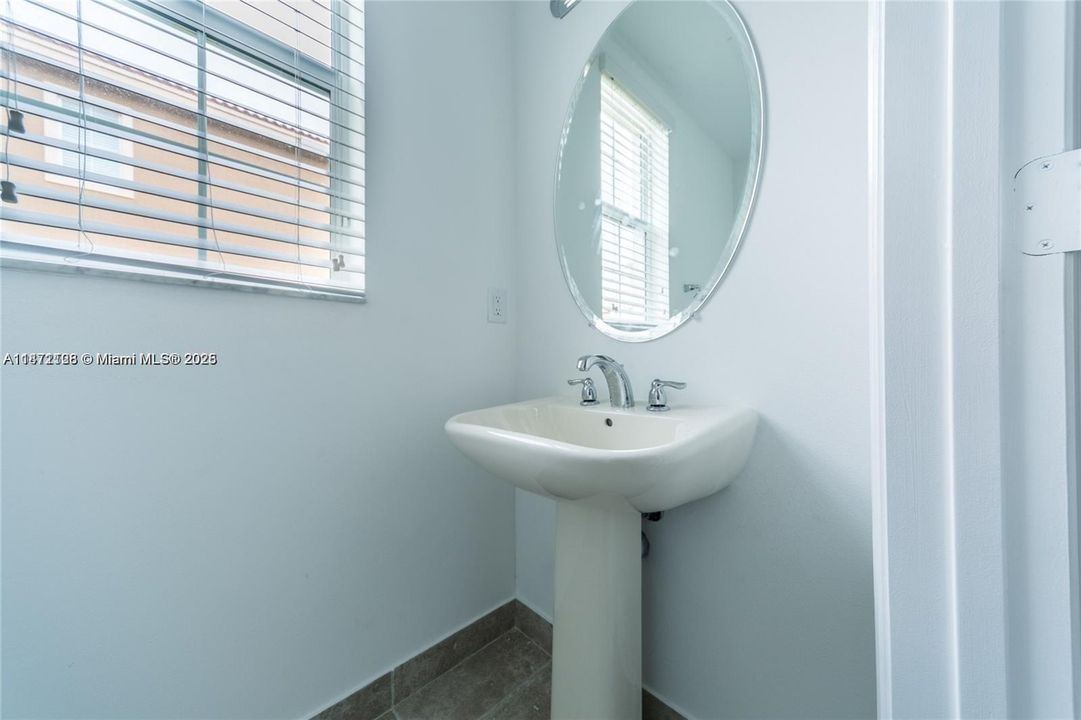 Recently Rented: $2,600 (3 beds, 2 baths, 1622 Square Feet)