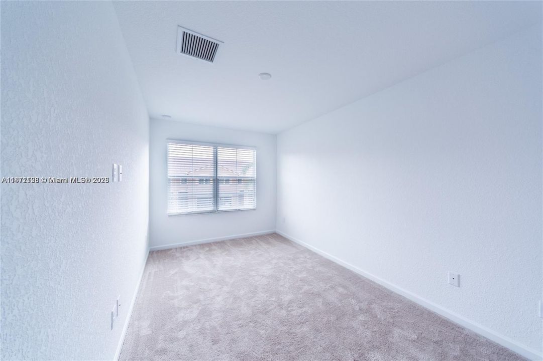 Recently Rented: $2,600 (3 beds, 2 baths, 1622 Square Feet)