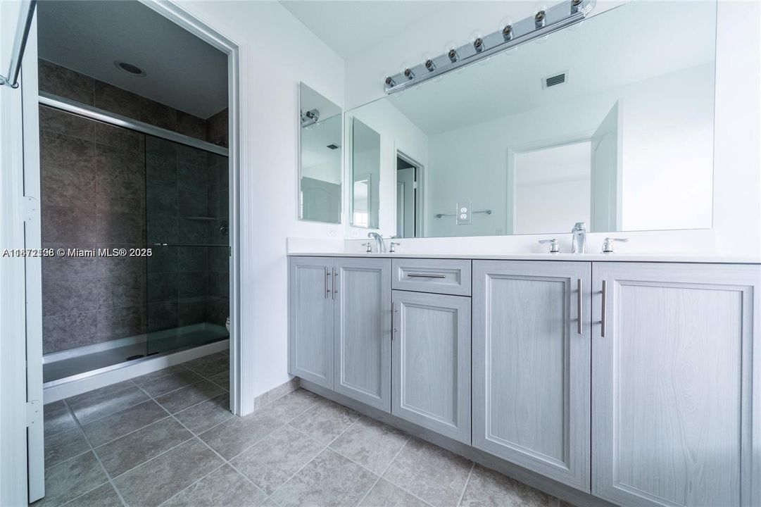 Recently Rented: $2,600 (3 beds, 2 baths, 1622 Square Feet)