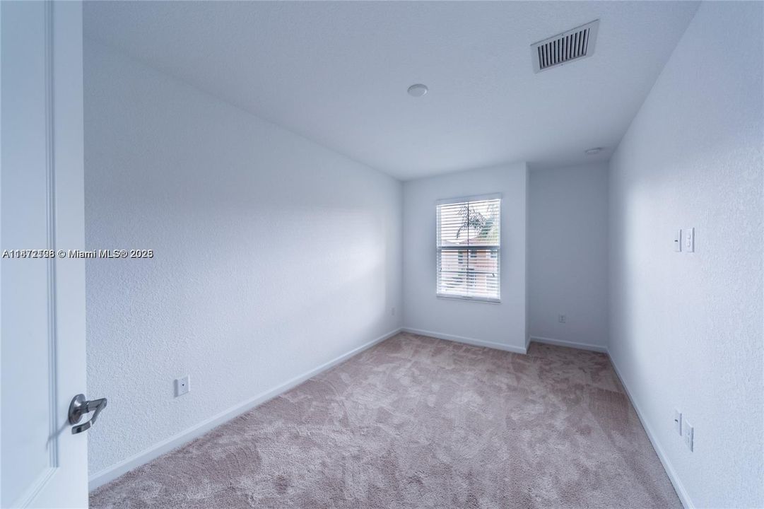 Recently Rented: $2,600 (3 beds, 2 baths, 1622 Square Feet)