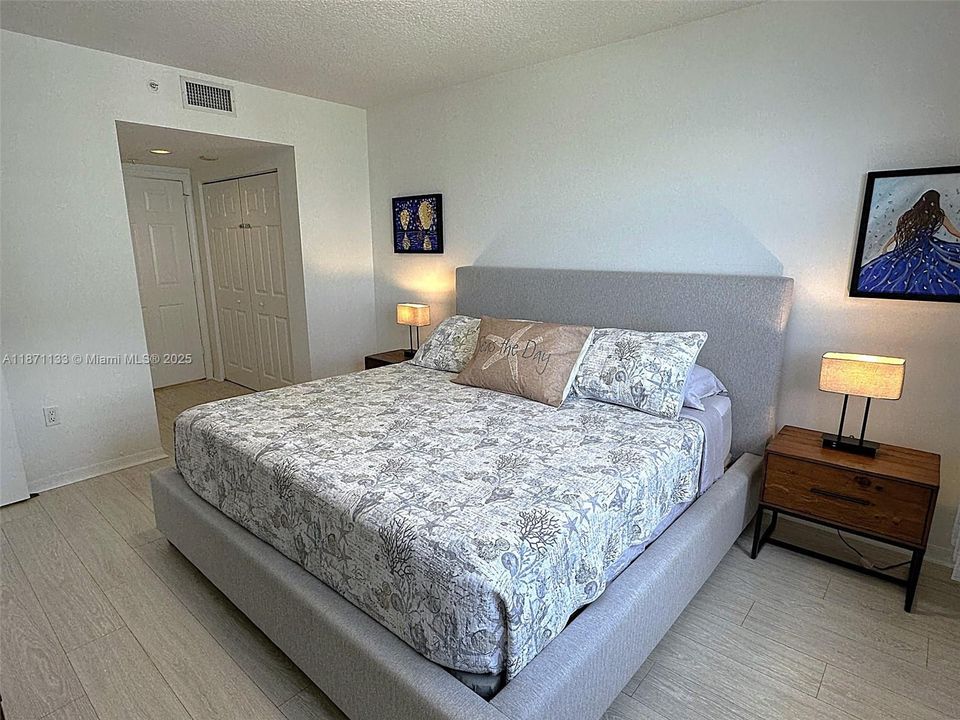 For Sale: $760,000 (2 beds, 2 baths, 1163 Square Feet)