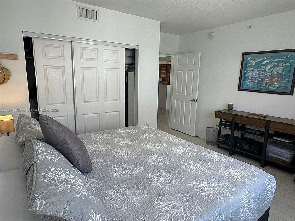 For Sale: $760,000 (2 beds, 2 baths, 1163 Square Feet)