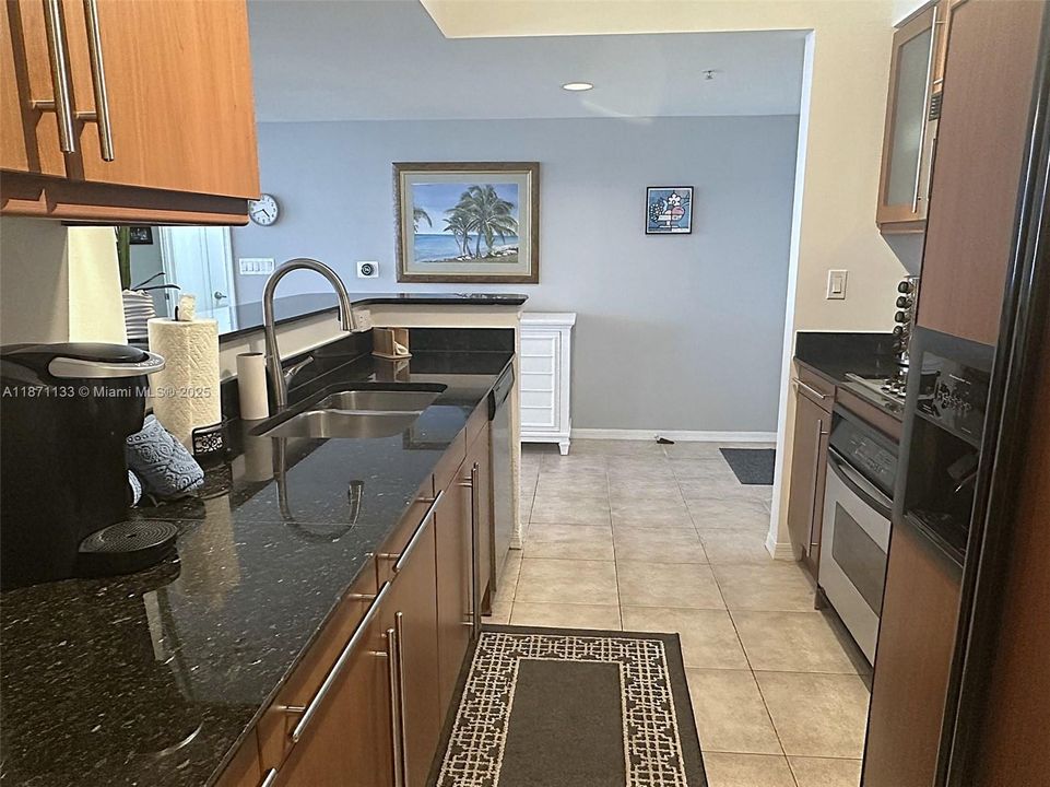 For Sale: $760,000 (2 beds, 2 baths, 1163 Square Feet)