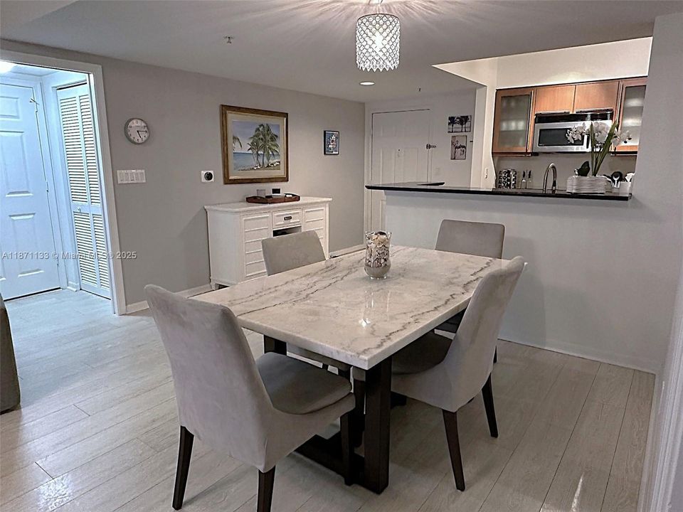 For Sale: $760,000 (2 beds, 2 baths, 1163 Square Feet)