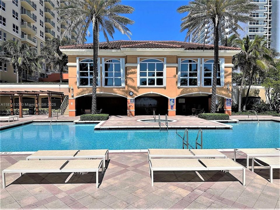 For Sale: $760,000 (2 beds, 2 baths, 1163 Square Feet)