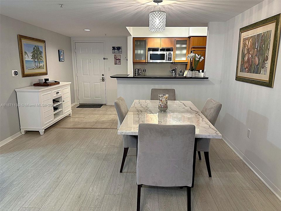 For Sale: $760,000 (2 beds, 2 baths, 1163 Square Feet)