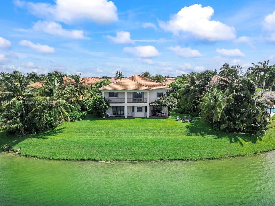 For Sale: $1,399,000 (5 beds, 4 baths, 3945 Square Feet)