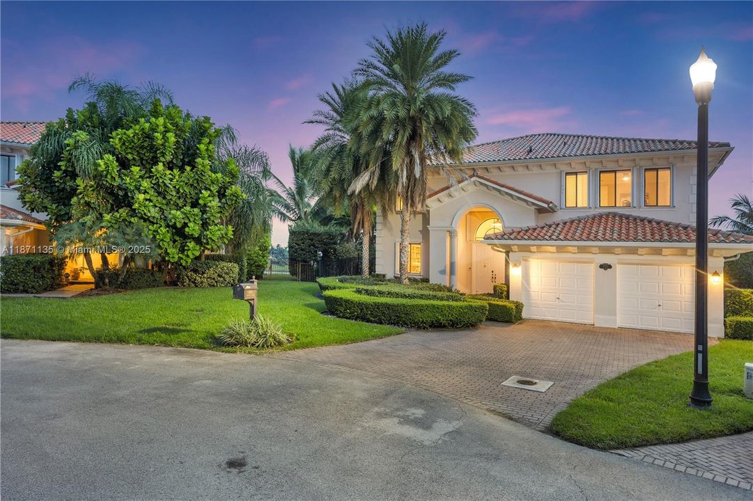 For Sale: $1,399,000 (5 beds, 4 baths, 3945 Square Feet)