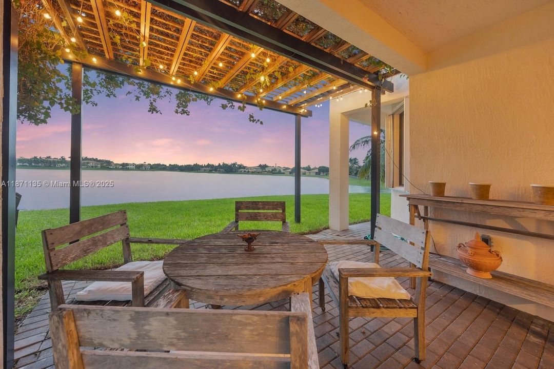 For Sale: $1,399,000 (5 beds, 4 baths, 3945 Square Feet)