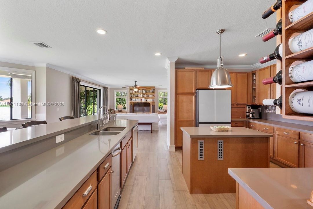 For Sale: $1,399,000 (5 beds, 4 baths, 3945 Square Feet)