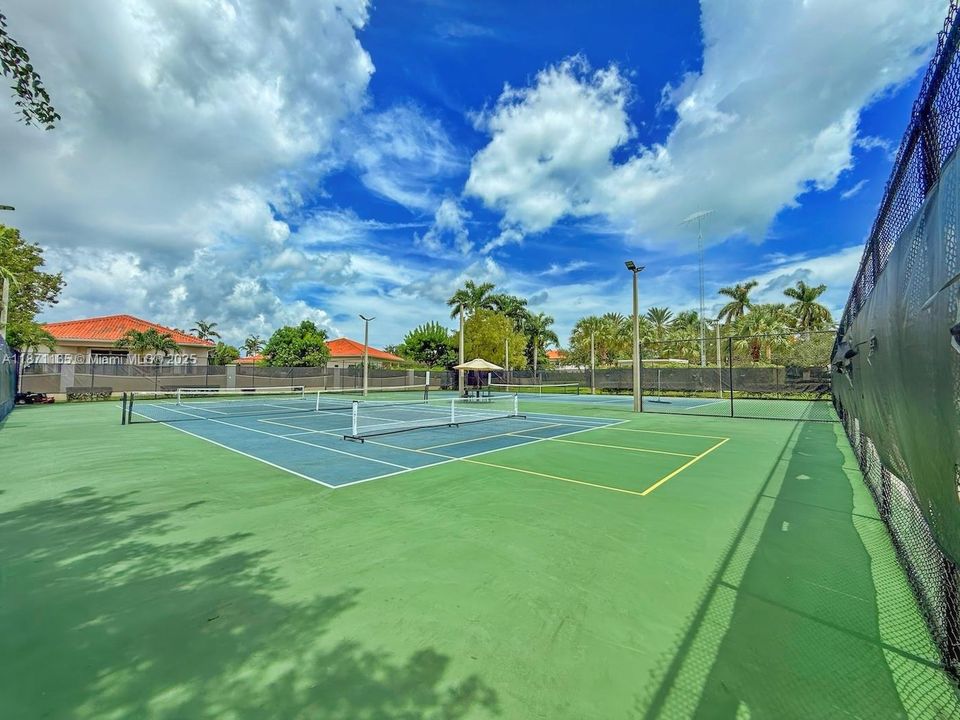 For Sale: $1,399,000 (5 beds, 4 baths, 3945 Square Feet)