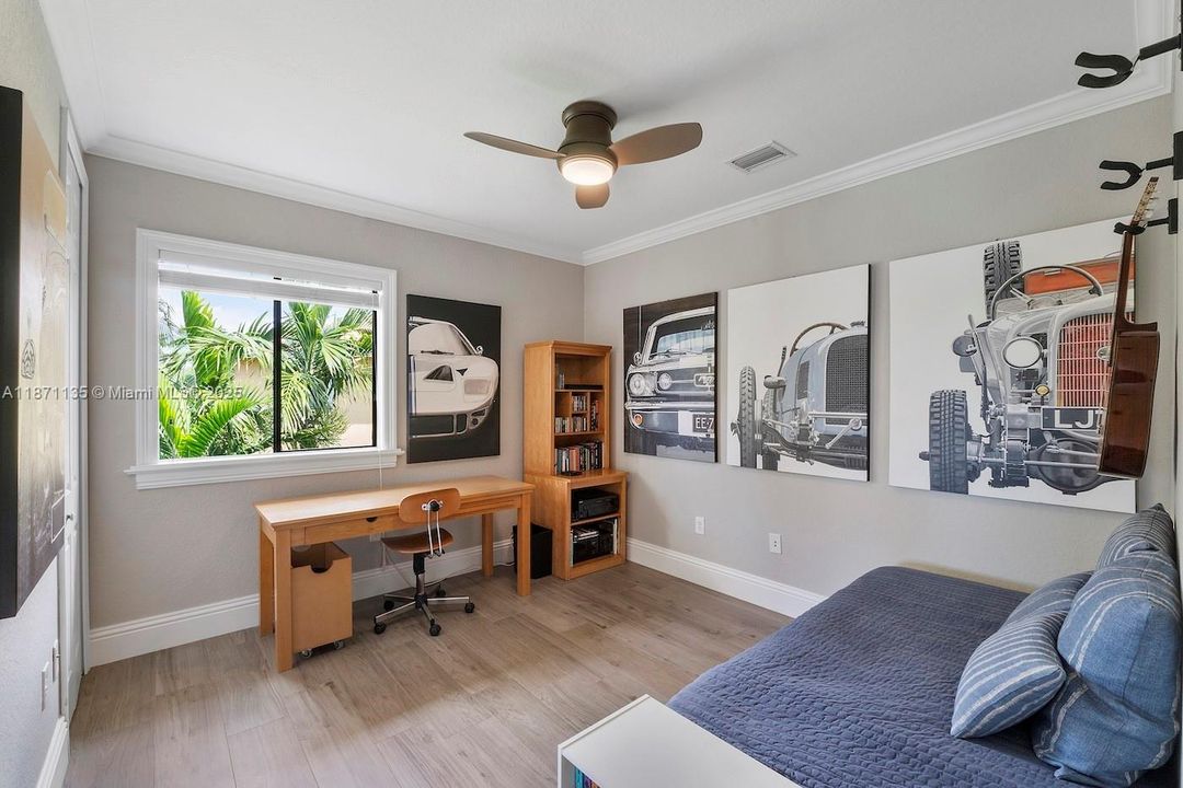 For Sale: $1,399,000 (5 beds, 4 baths, 3945 Square Feet)