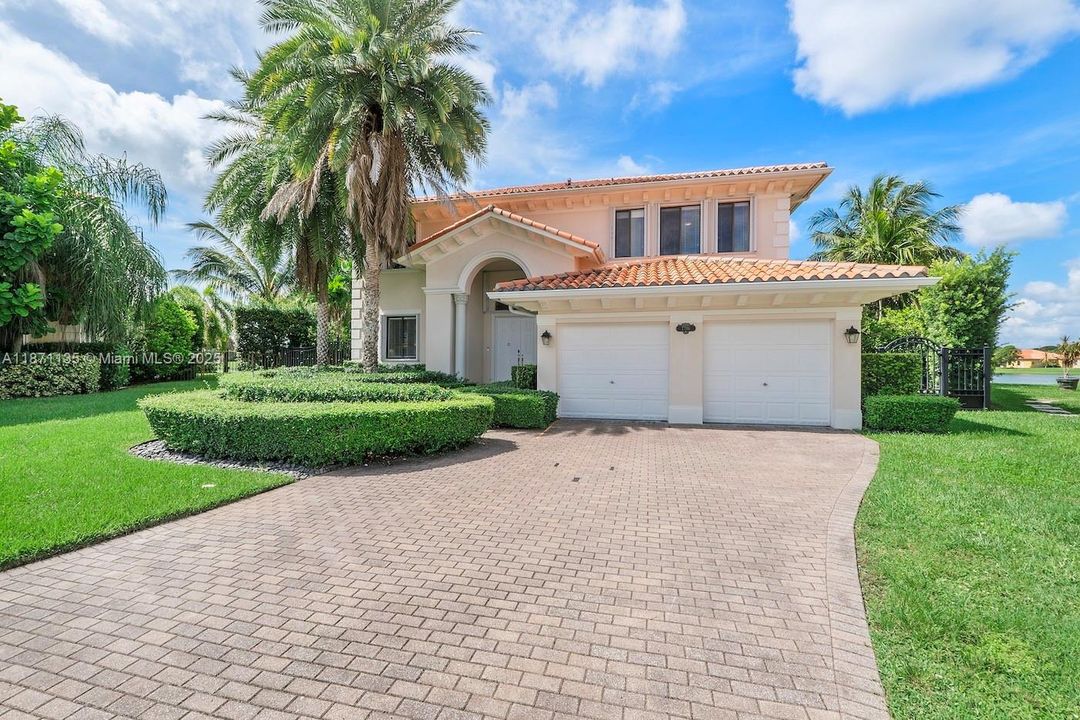 For Sale: $1,399,000 (5 beds, 4 baths, 3945 Square Feet)