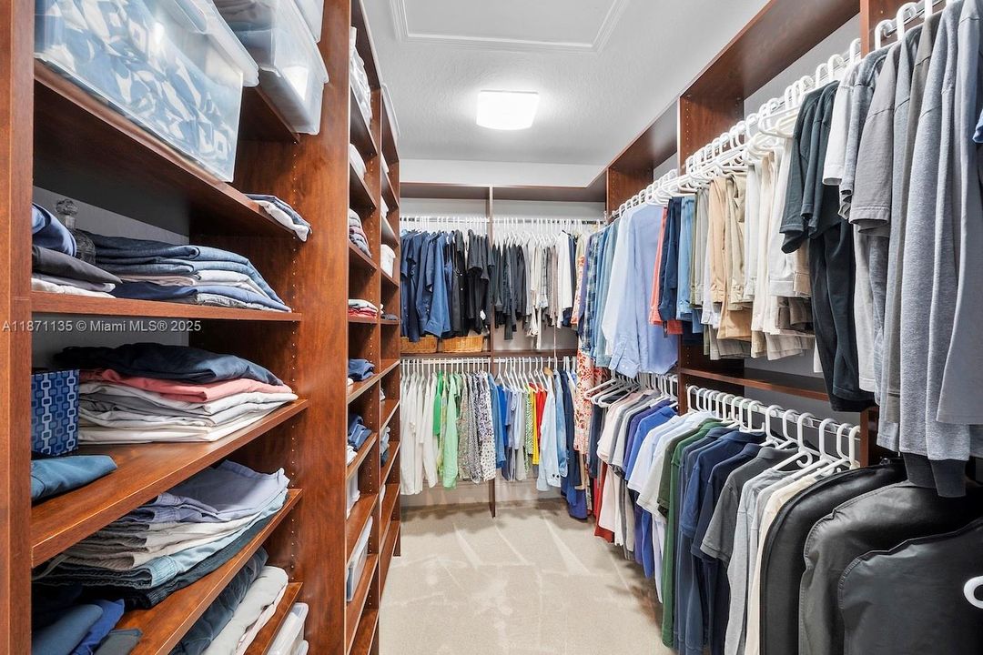 For Sale: $1,399,000 (5 beds, 4 baths, 3945 Square Feet)