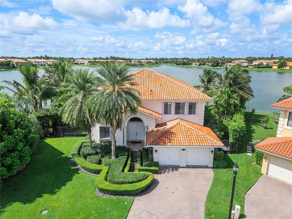 For Sale: $1,399,000 (5 beds, 4 baths, 3945 Square Feet)