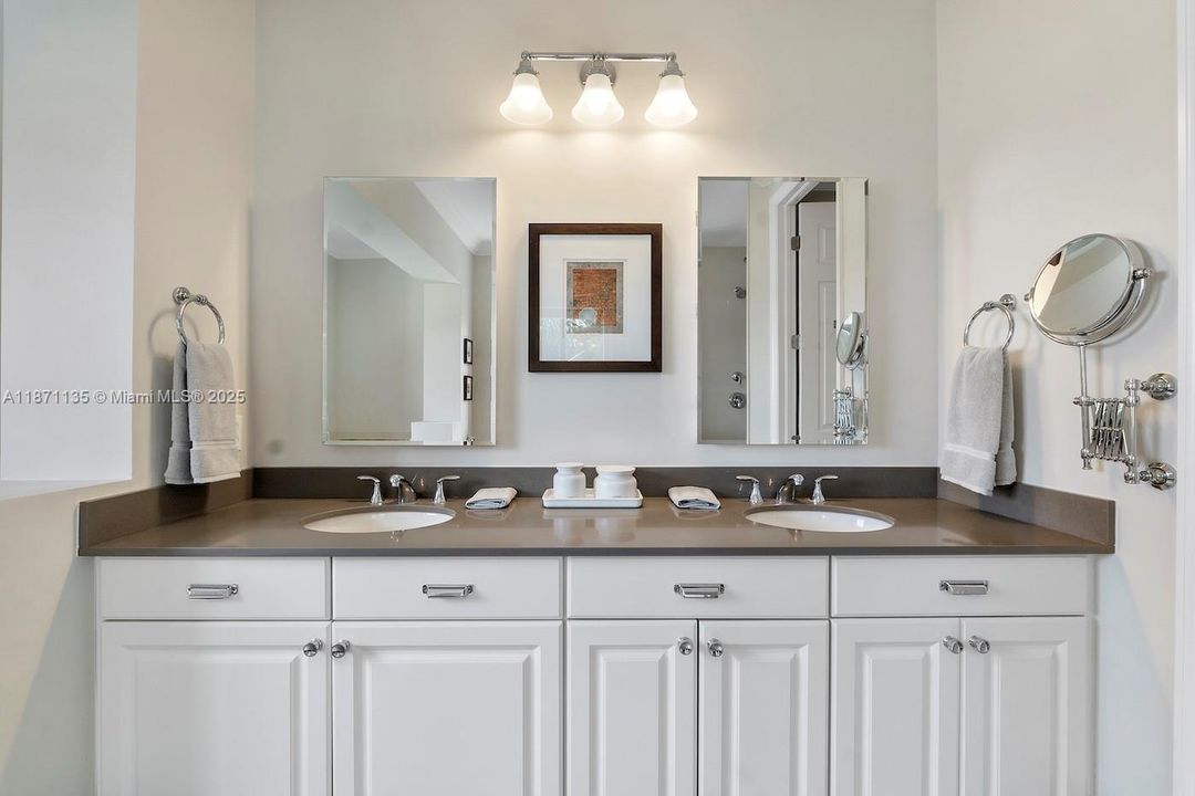 For Sale: $1,399,000 (5 beds, 4 baths, 3945 Square Feet)