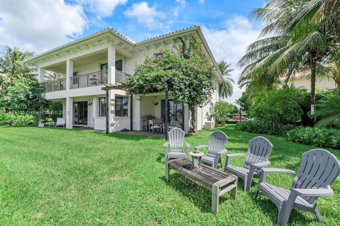 For Sale: $1,399,000 (5 beds, 4 baths, 3945 Square Feet)