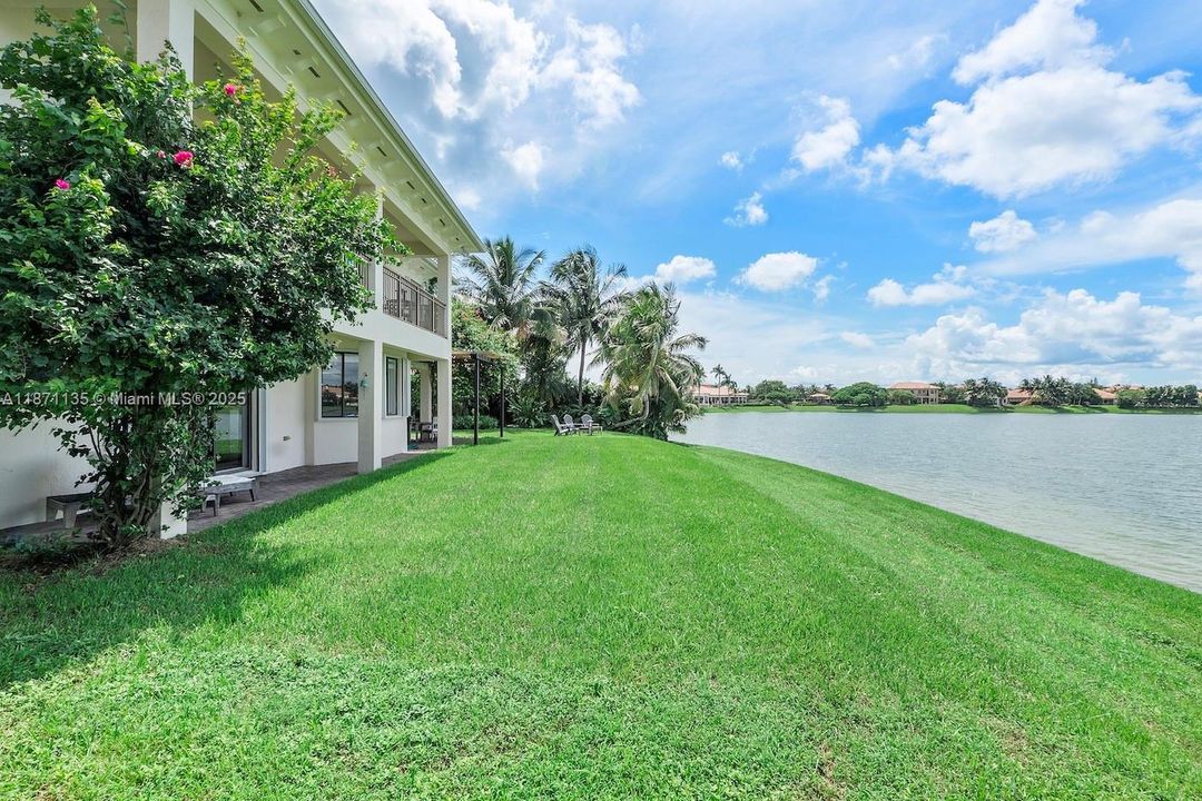 For Sale: $1,399,000 (5 beds, 4 baths, 3945 Square Feet)