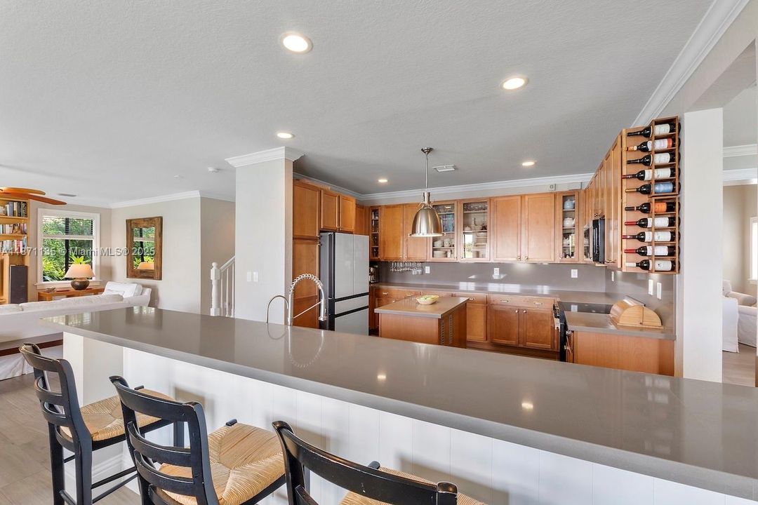 For Sale: $1,399,000 (5 beds, 4 baths, 3945 Square Feet)