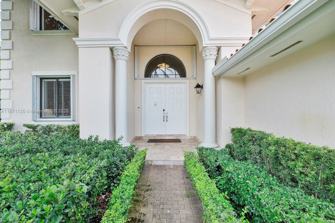 For Sale: $1,399,000 (5 beds, 4 baths, 3945 Square Feet)