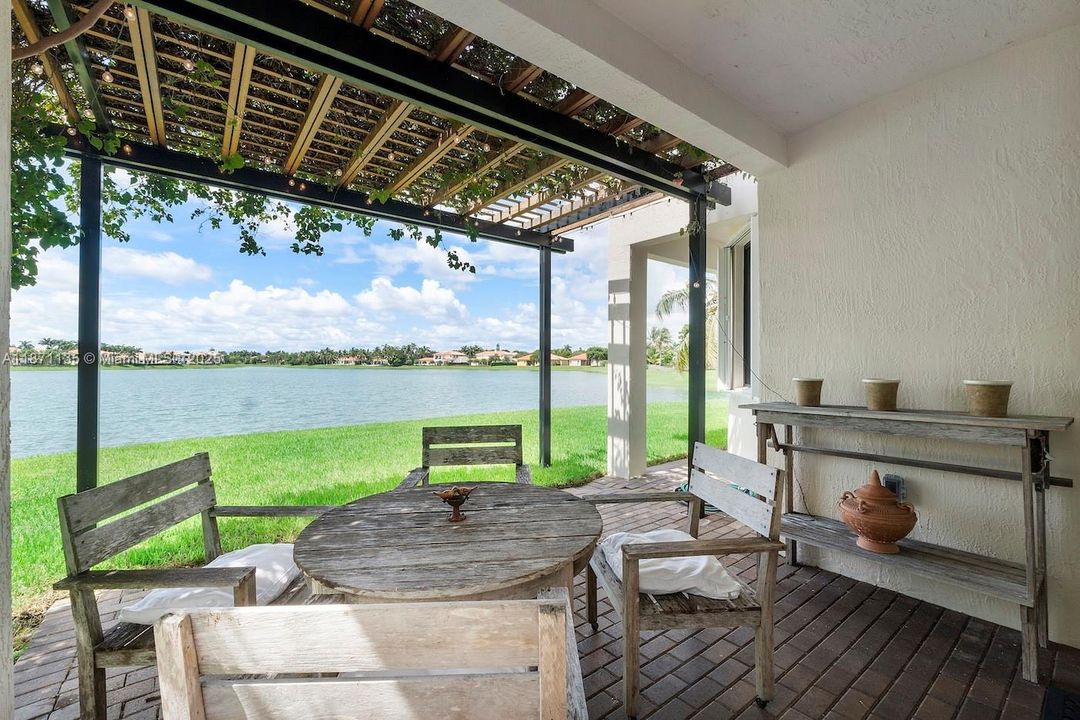 For Sale: $1,399,000 (5 beds, 4 baths, 3945 Square Feet)