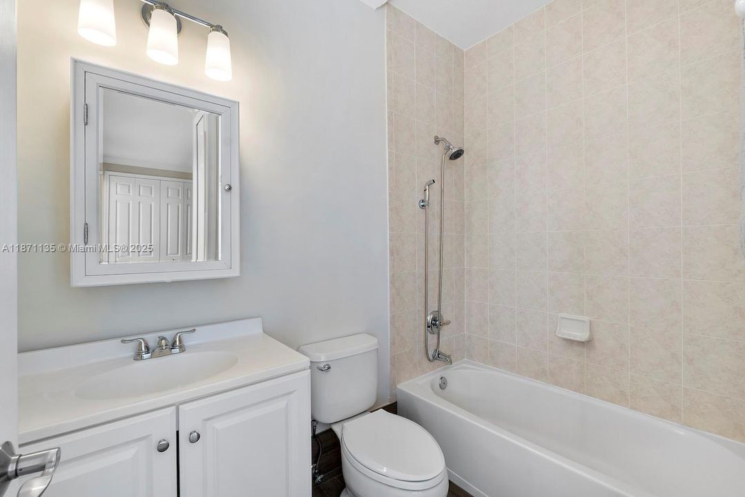 For Sale: $1,399,000 (5 beds, 4 baths, 3945 Square Feet)