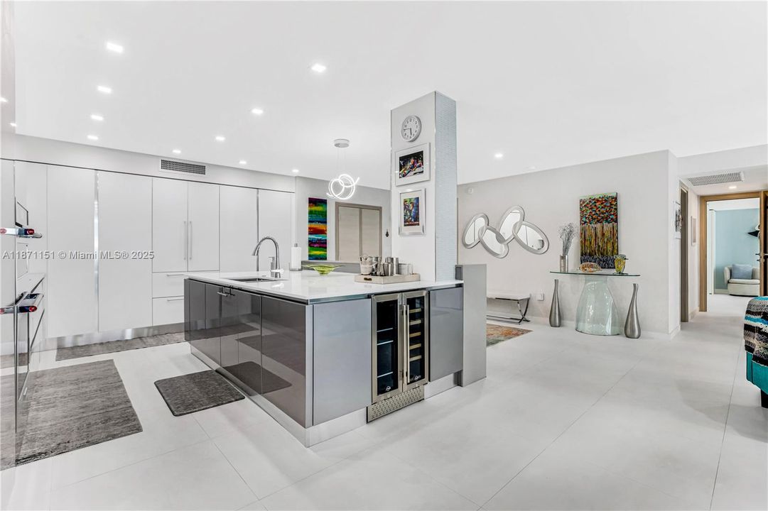 For Sale: $2,500,000 (4 beds, 4 baths, 2540 Square Feet)