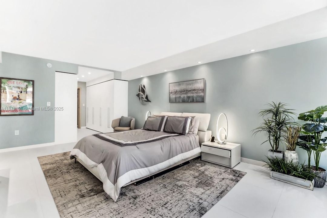 For Sale: $2,500,000 (4 beds, 4 baths, 2540 Square Feet)