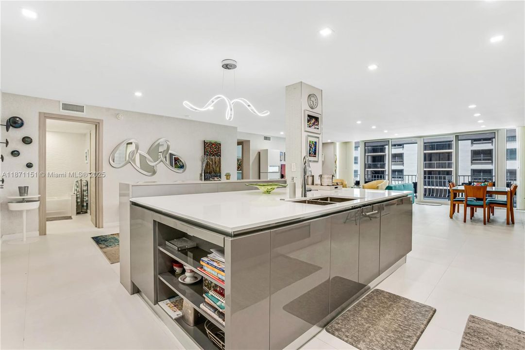 For Sale: $2,500,000 (4 beds, 4 baths, 2540 Square Feet)