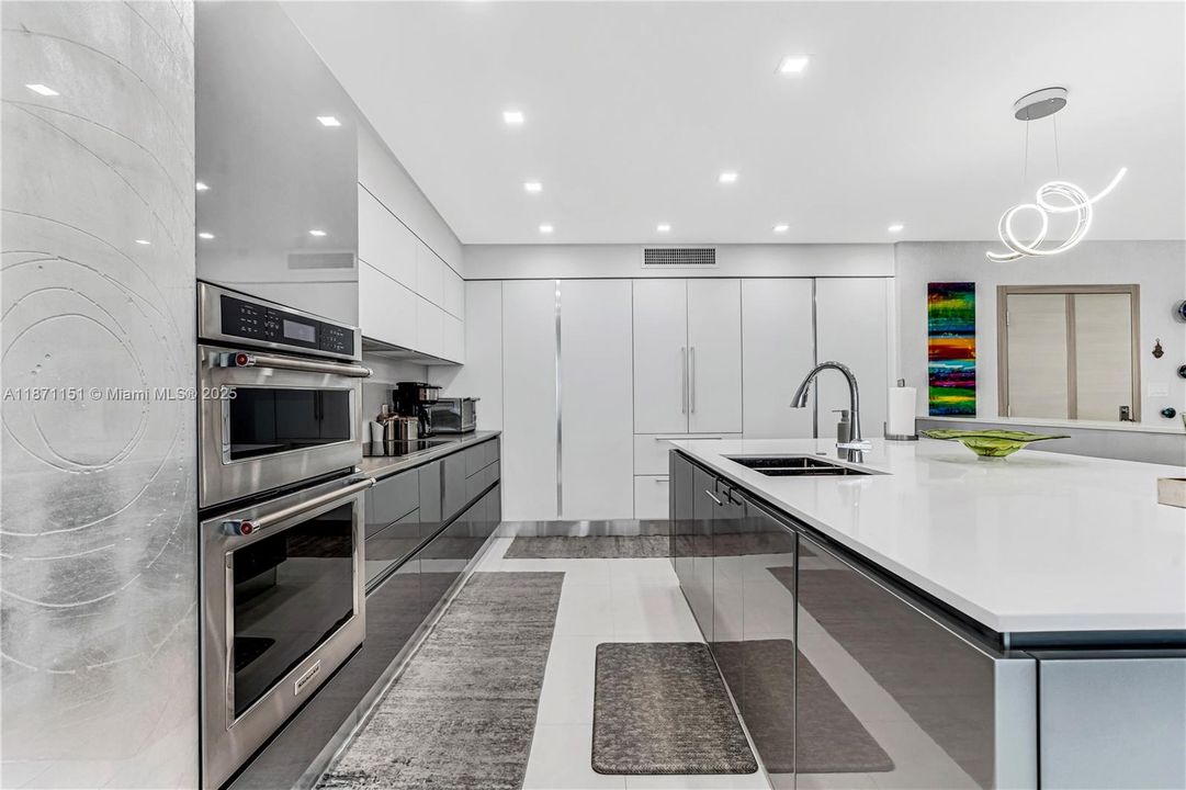 For Sale: $2,500,000 (4 beds, 4 baths, 2540 Square Feet)