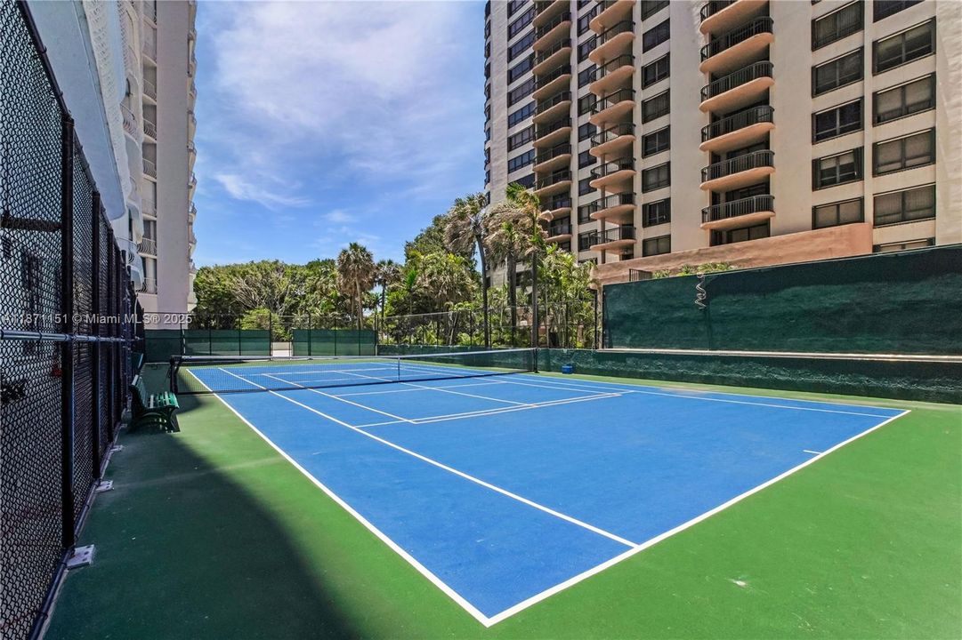 For Sale: $2,500,000 (4 beds, 4 baths, 2540 Square Feet)