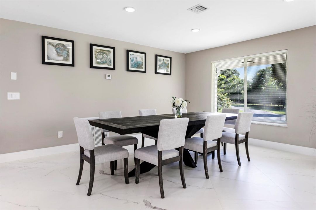 12-Dining Area